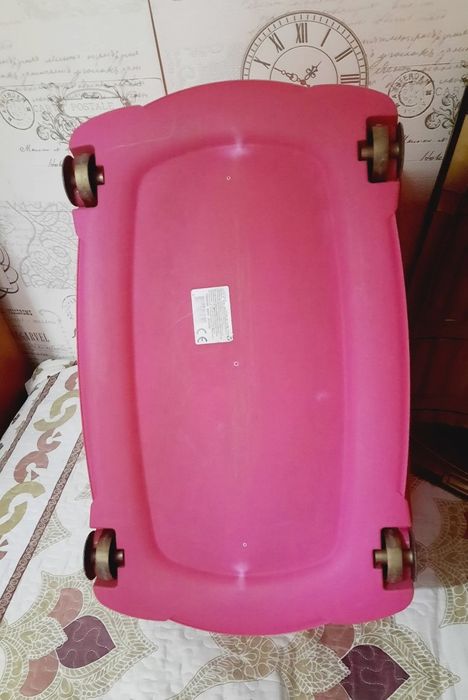 Cufăr cu roți pentru depozitare jucării