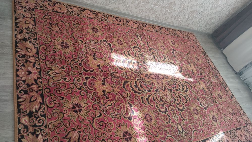 Продается ковёр б/у 2×3 м