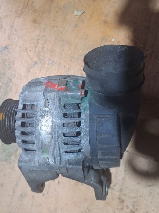 Продам генератор на Ауди 100 С4
