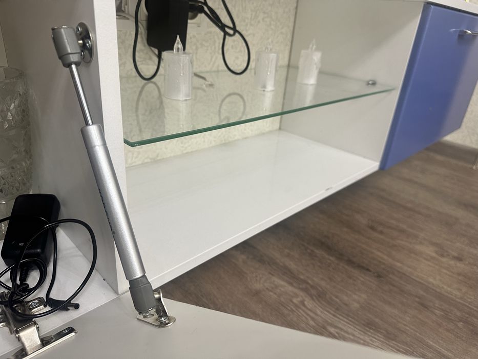 Продам полку под телевизор