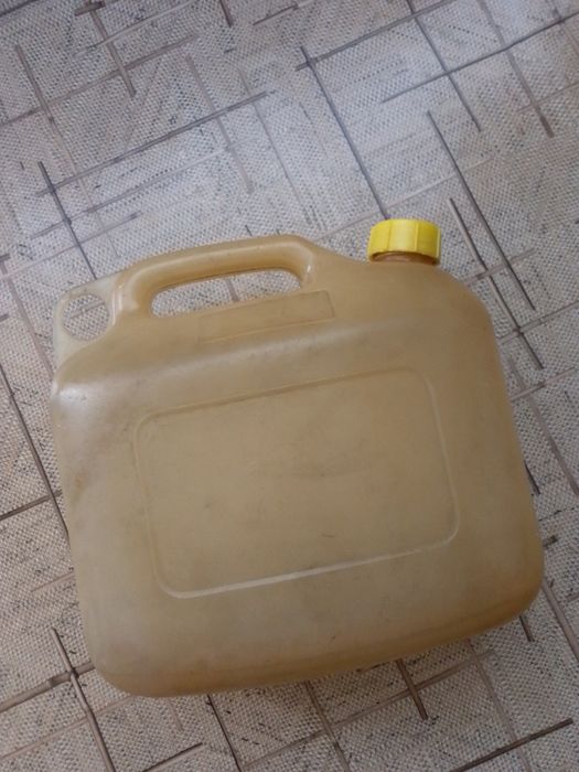 Продам канистру б/у под питьевую воду 5 л.