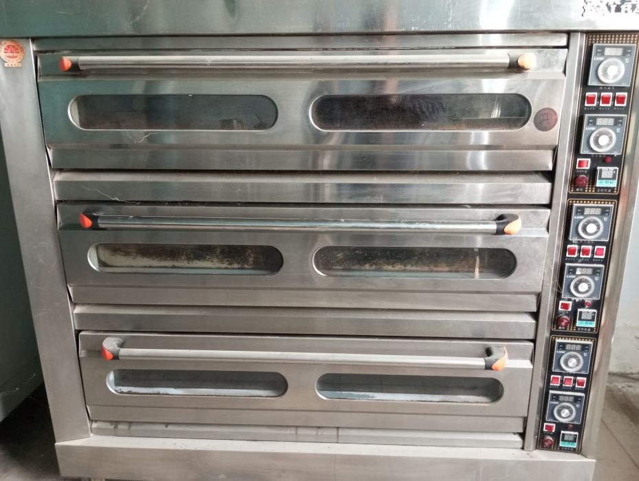 Pechlar sotiladi.Non va boshqa pishiriqlar uchun,barcha jihozlari bn