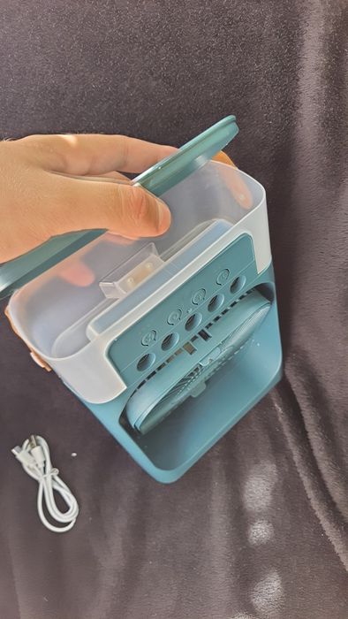 Ventilator cu pulverizator apă și LED-uri