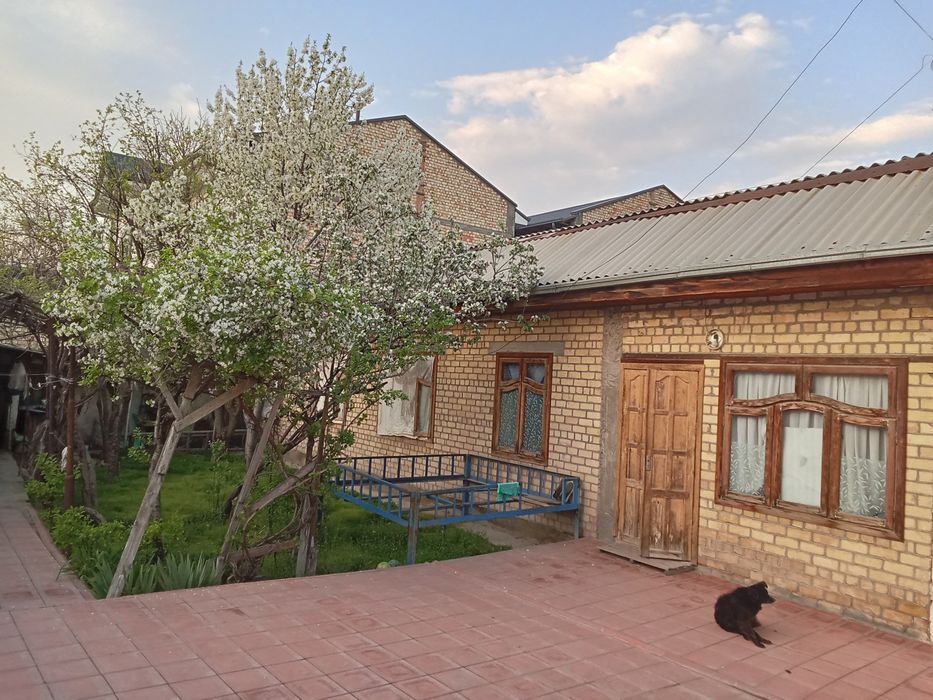 Uy-hovli sotiladi JANUBIY VAGZAL orqasida