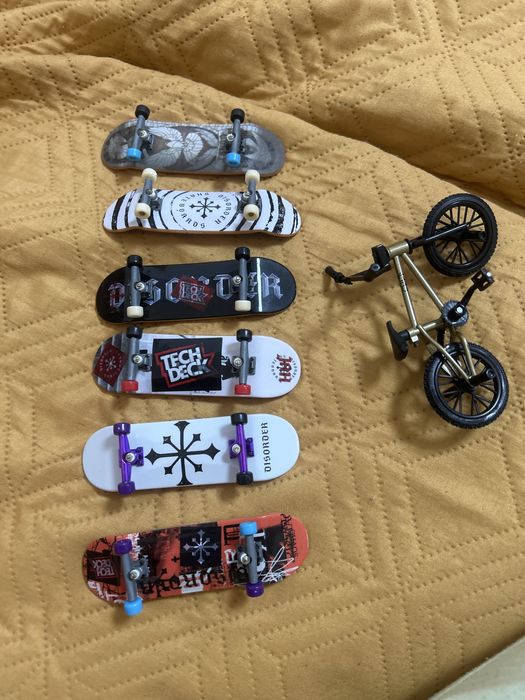 Vand 6 skate board tech deck si un bmx