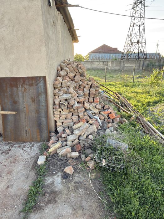 Продам б/у кирпичей