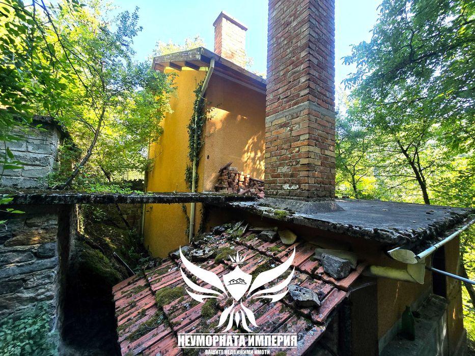 Продавам двуетажна вила/къща 99РЗП с 965кв.м. двор в село Югово общ.Лъки