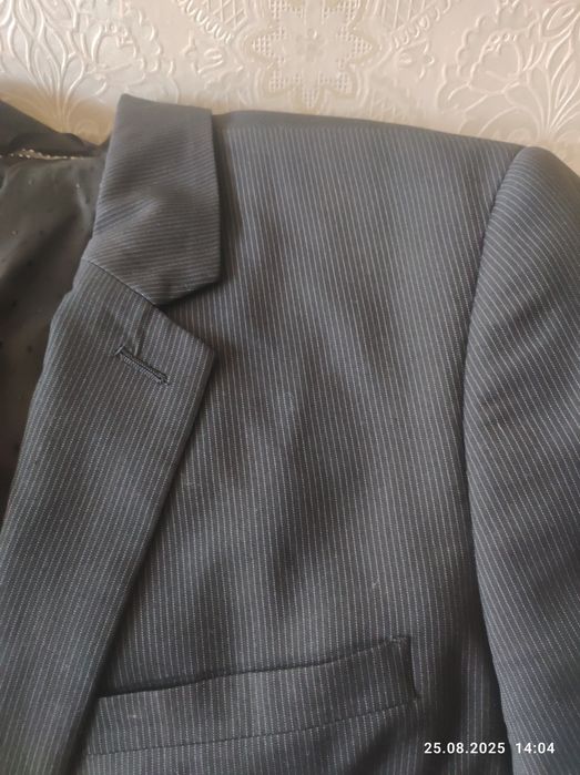 Мужской черный пиджак