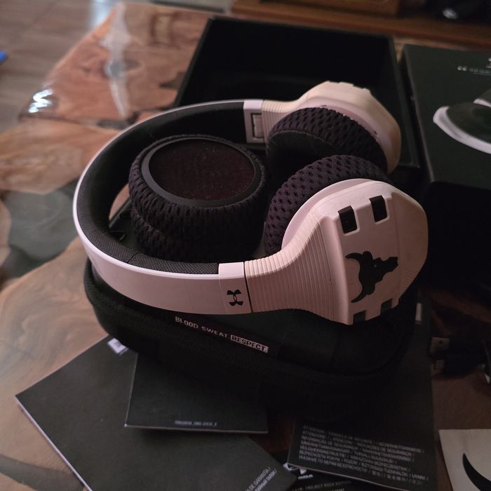 Безжични слушалки The Rock Under Armour