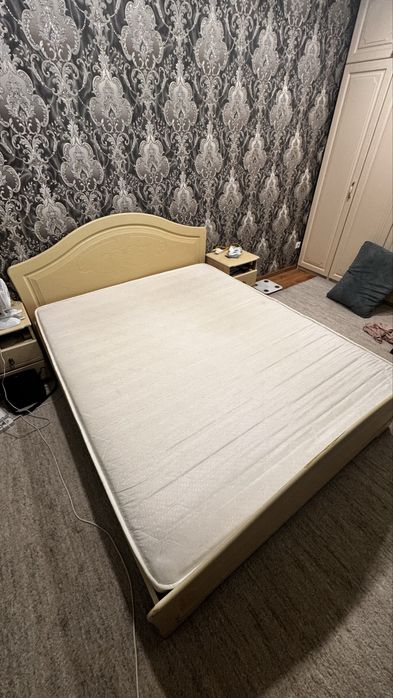 Двуспальная кровать 210х165 см