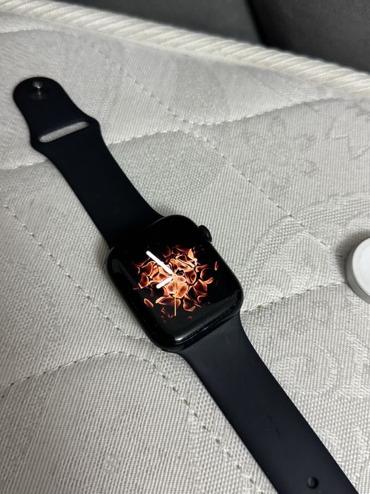 Продам apple watch 8