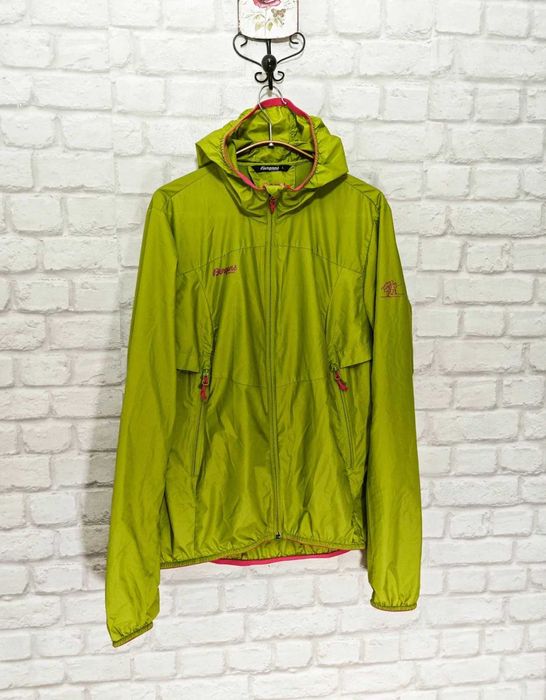 Bergans of Norway Solund Packable Дамско тънко яке размер L