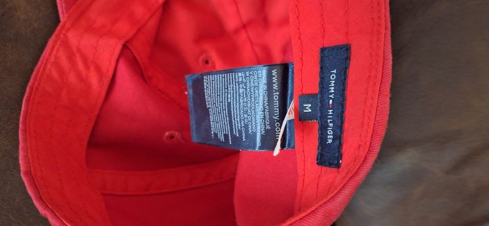 Детска шапка с козирка TOMMY HILFIGER  червена