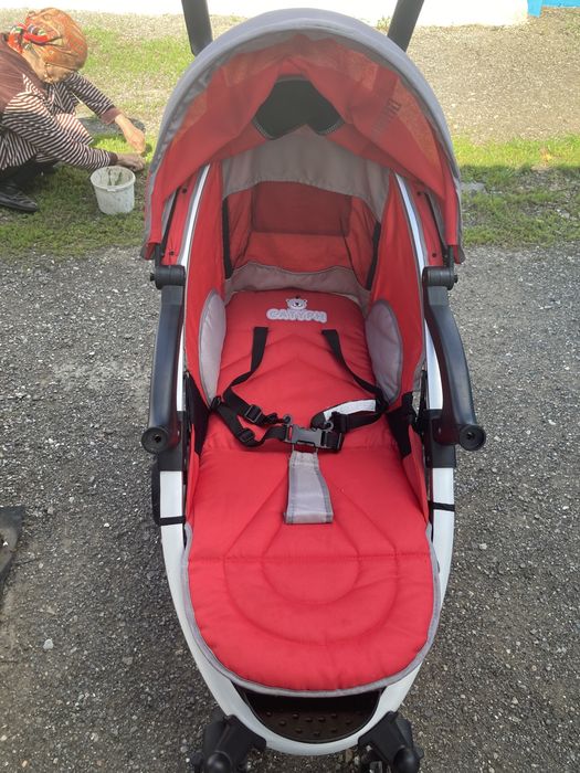 Продам детскую коляску в красном цвете
