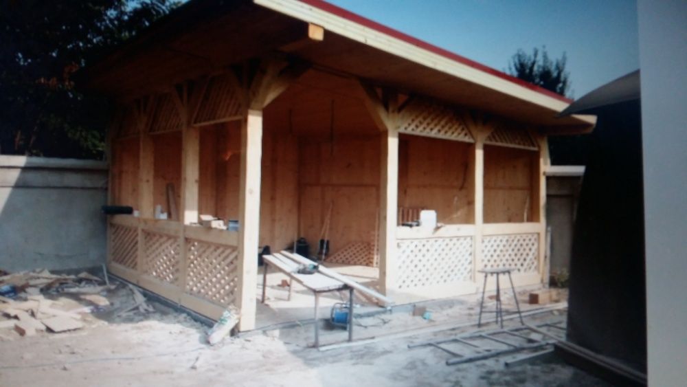 Corpuri din lemn masiv.