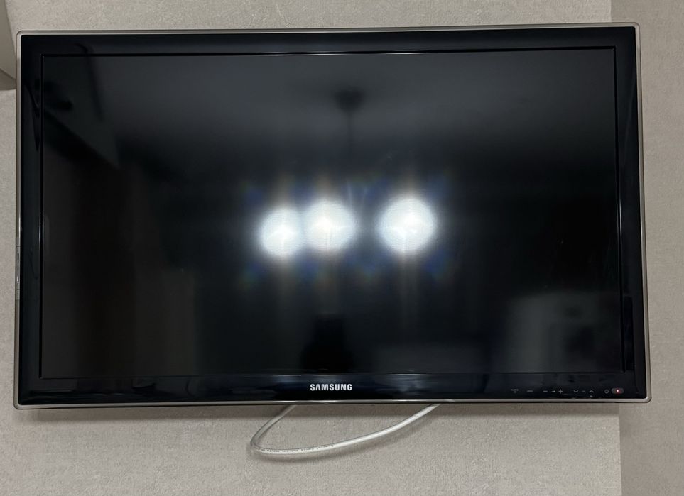 Продам телевизор Samsung 32’ диагональ