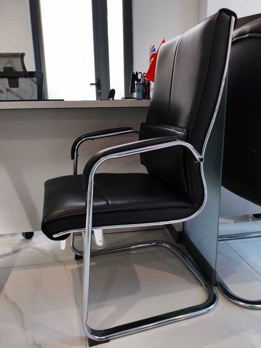 Кресло офисное посетительское кожаное металлическое Dafna