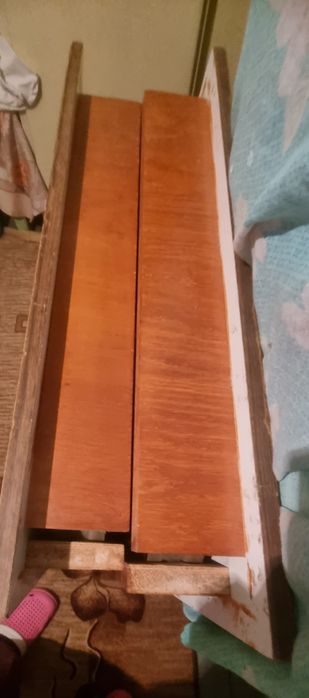 Две кухненски маси със сглобяеми крака 40 лв бр.