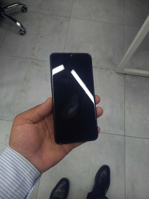Galaxy A10s ishlatsa boladi, qotadi