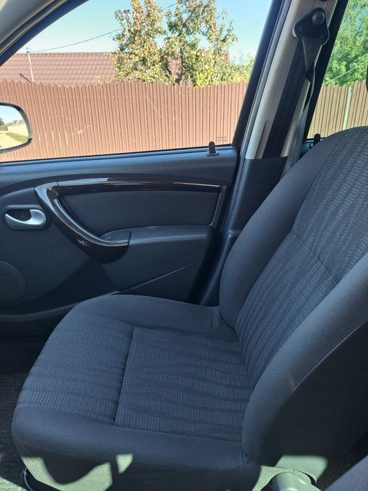 Vând Dacia Duster