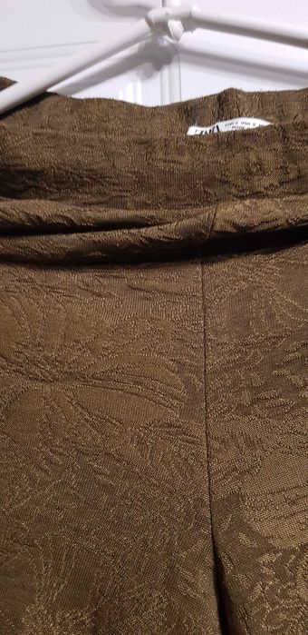 Продавам юношески панталони