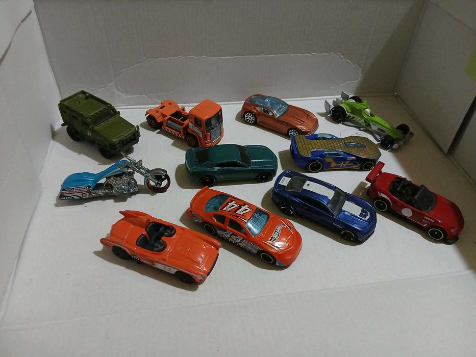 Hot Wheels и Matchbox колички