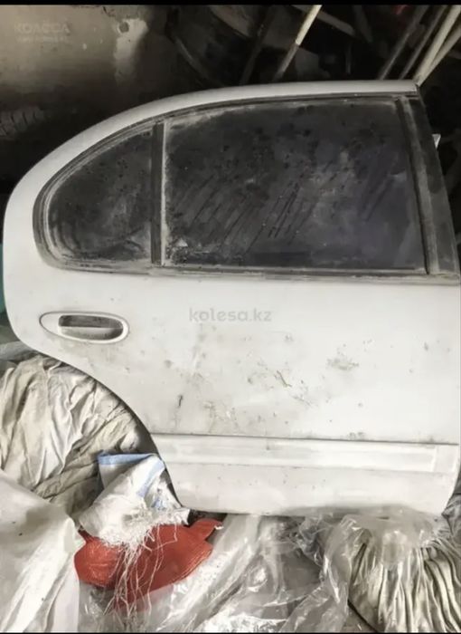 Двери на nissan maxima (cefiro)