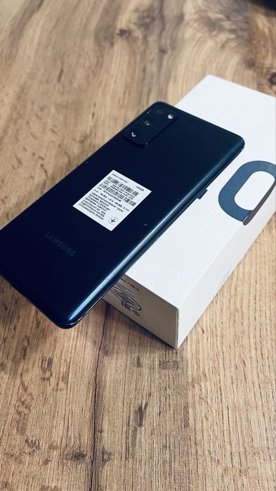 Samsung S 20 FE в идеальном состоянии