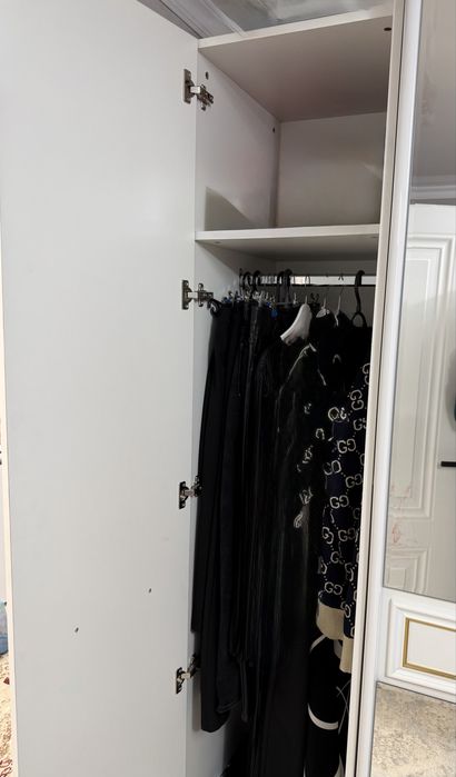 Распашной Шкаф с зеркалом