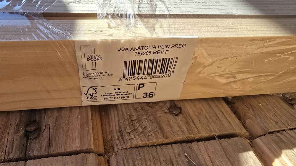 Usi de interior noi