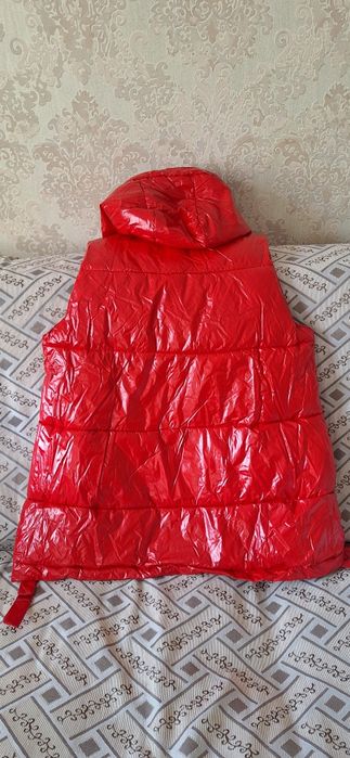 Продам жилет-пуховик