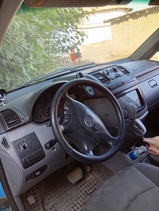 Продаётся mercedes vito состояние хорошее год 2006