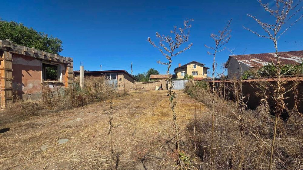 Къща с готови докумени в село Лесново