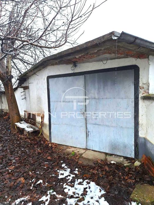 Двуетажна къща в Паничери