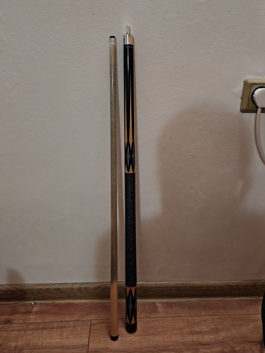 Продавам комплект щеки за билярд- джъмп, основна щека и калъф