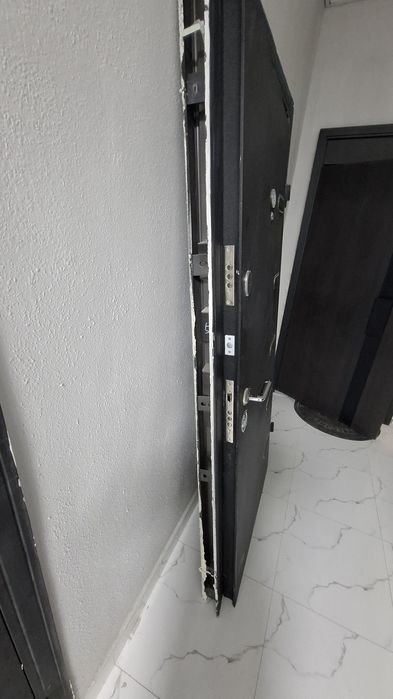 Продаётся дверь в отличном состоянии