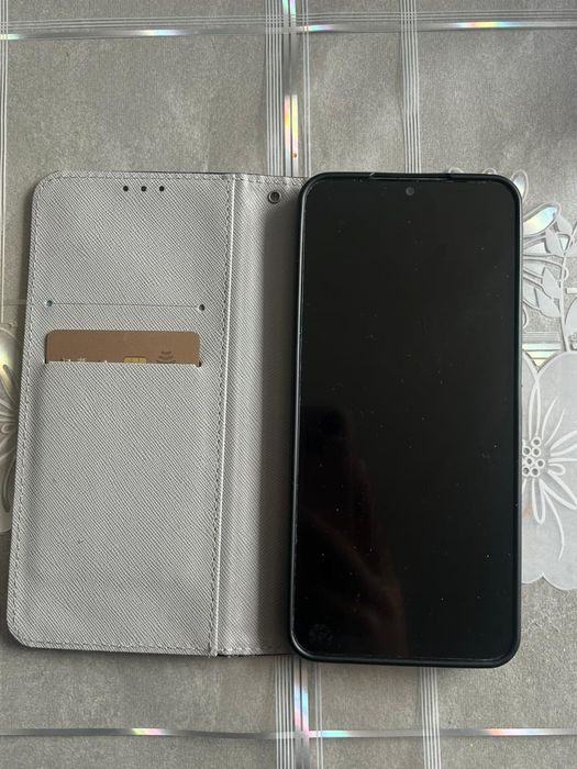 Продам телефон Realme C-33.  На 64 и  4гб.