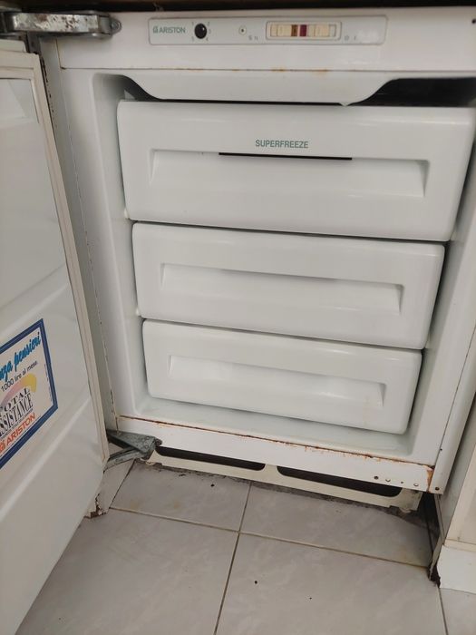 Фризер за вграждане Ariston