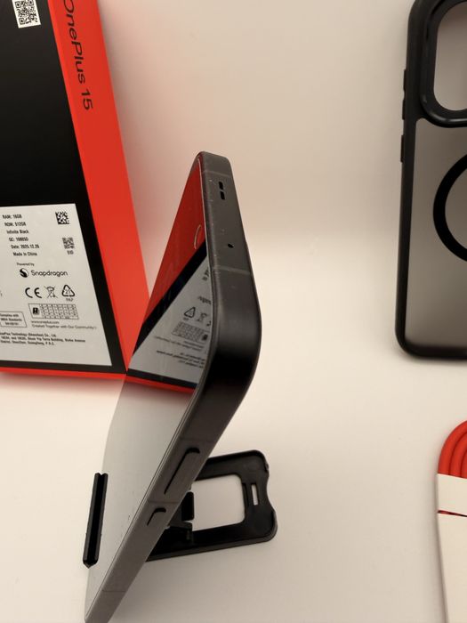 OnePlus 15 5G 16GB RAM / 512GB Black – КАТО НОВ | Гаранция | 799€