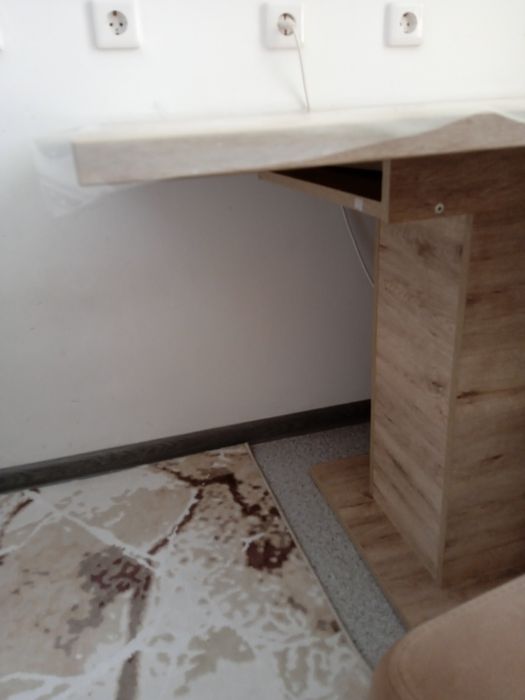 Продается кухонный стол