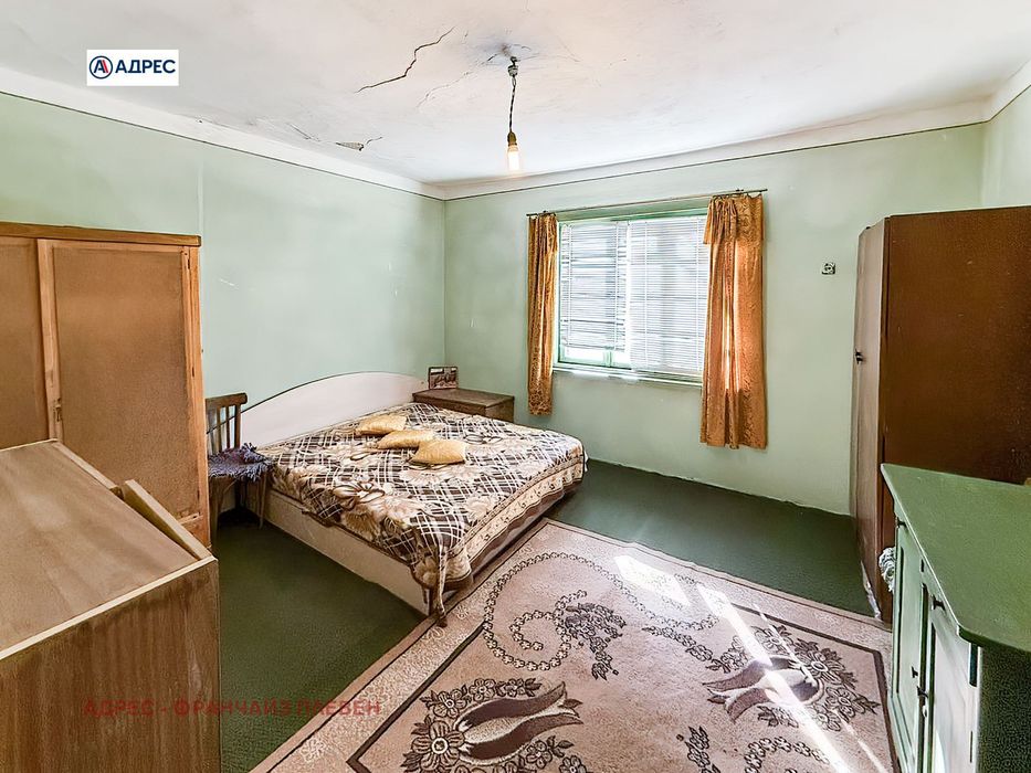 Къща в Плевен, област-с.Бръшляница площ 132 цена 38000