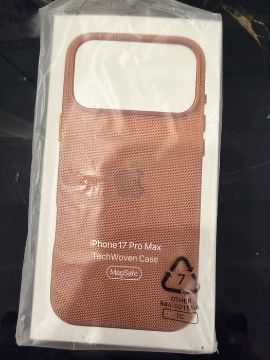 Трендовый чехол на 17 промакс