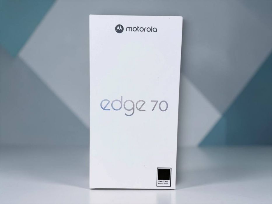 НОВ! Motorola Edge 70 5G 512GB 12RAM Pantone Bronze Green 2г. Гаранция!