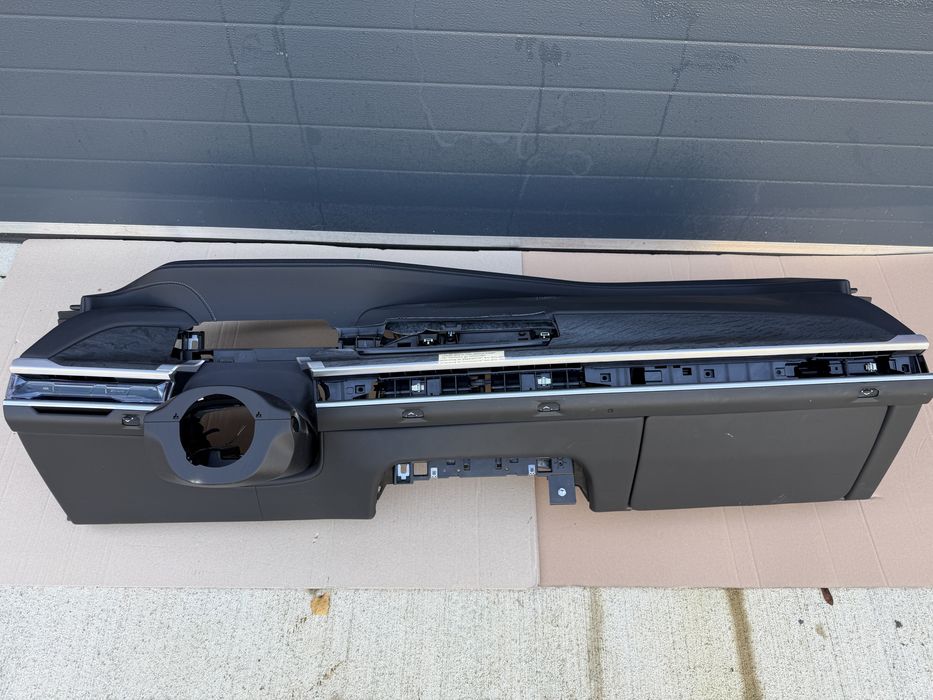 Plansa bord BMW seria  7 G70  impecabila