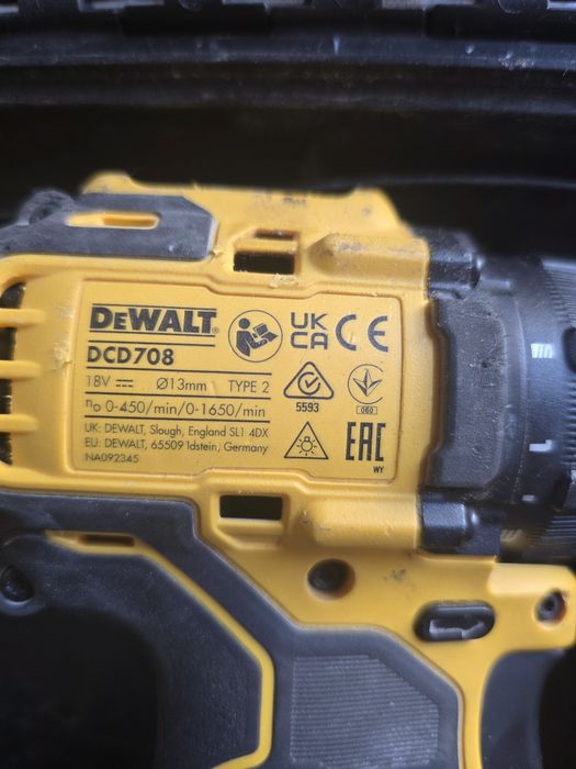 DEWALT DCD708D2T-QW Masina de gaurit si insurubat Li-Ion, 65Nm, brushless + Valiza DEFECTA