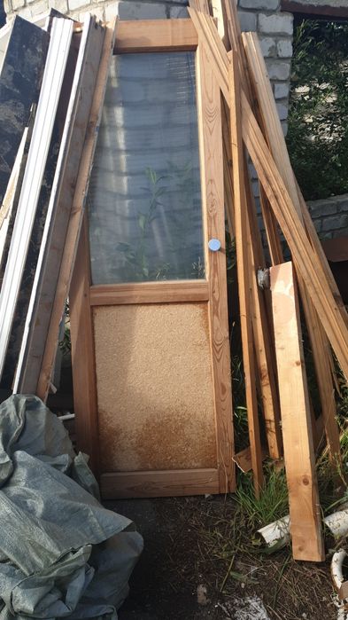 Двери деревянные,  б/у, есть со стеклом