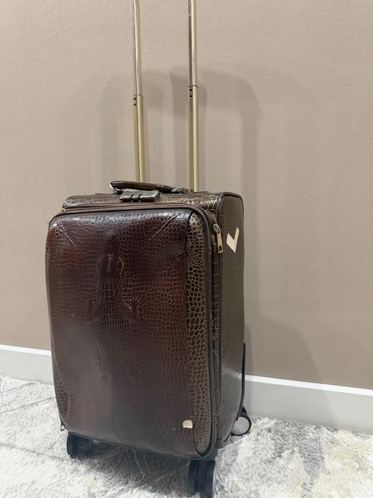 Чемодан на колесиках