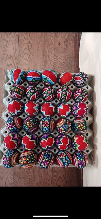 Globuri si oua cu margele