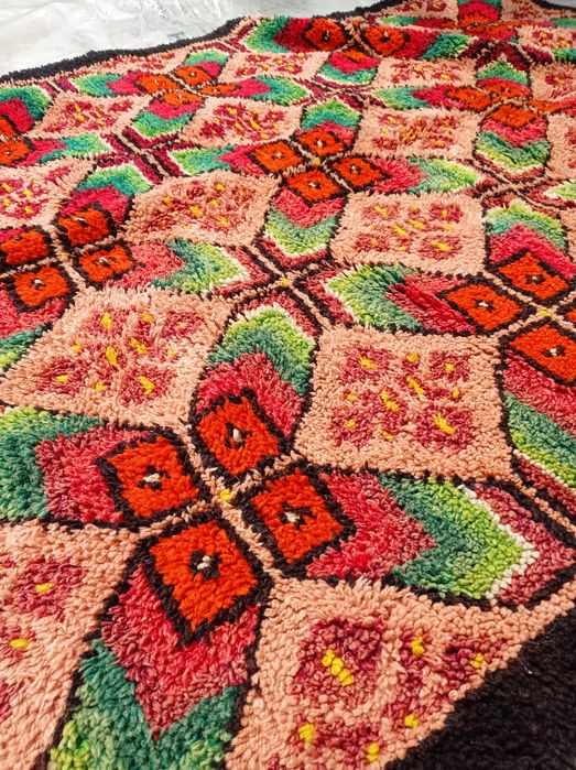 Изключително запазен вълнен цветен китеник, размери 190 см на 160см