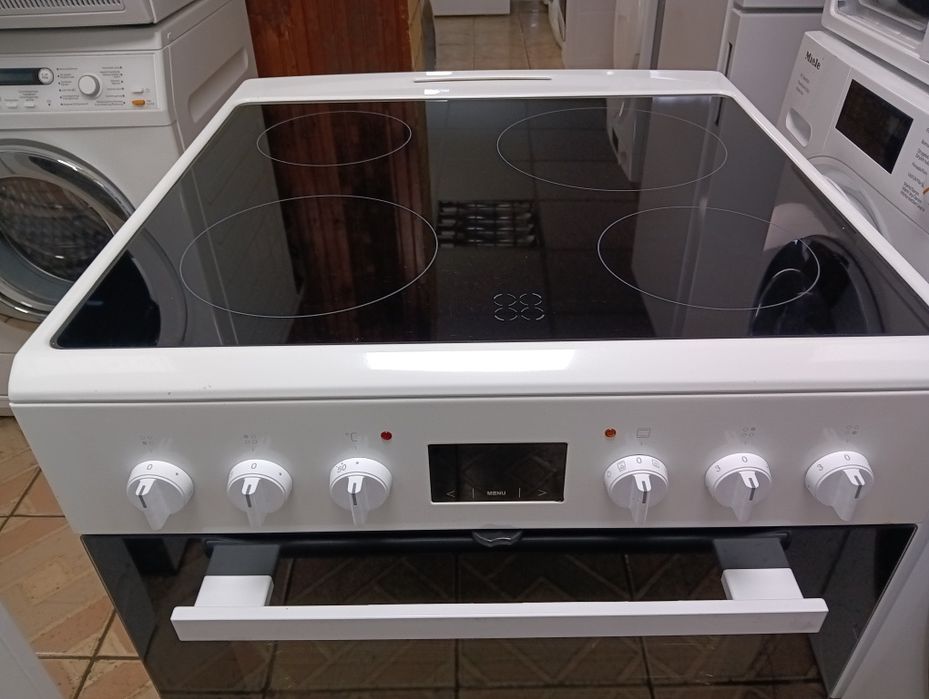 Като нова свободно стояща печка с керамичен плот Gram 2години гаранция